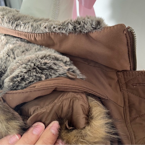 Hollister Brown Hooded Parka Jacket Faux Fur Trim Sherpa Lined Womens Small - Picture 8 of 9